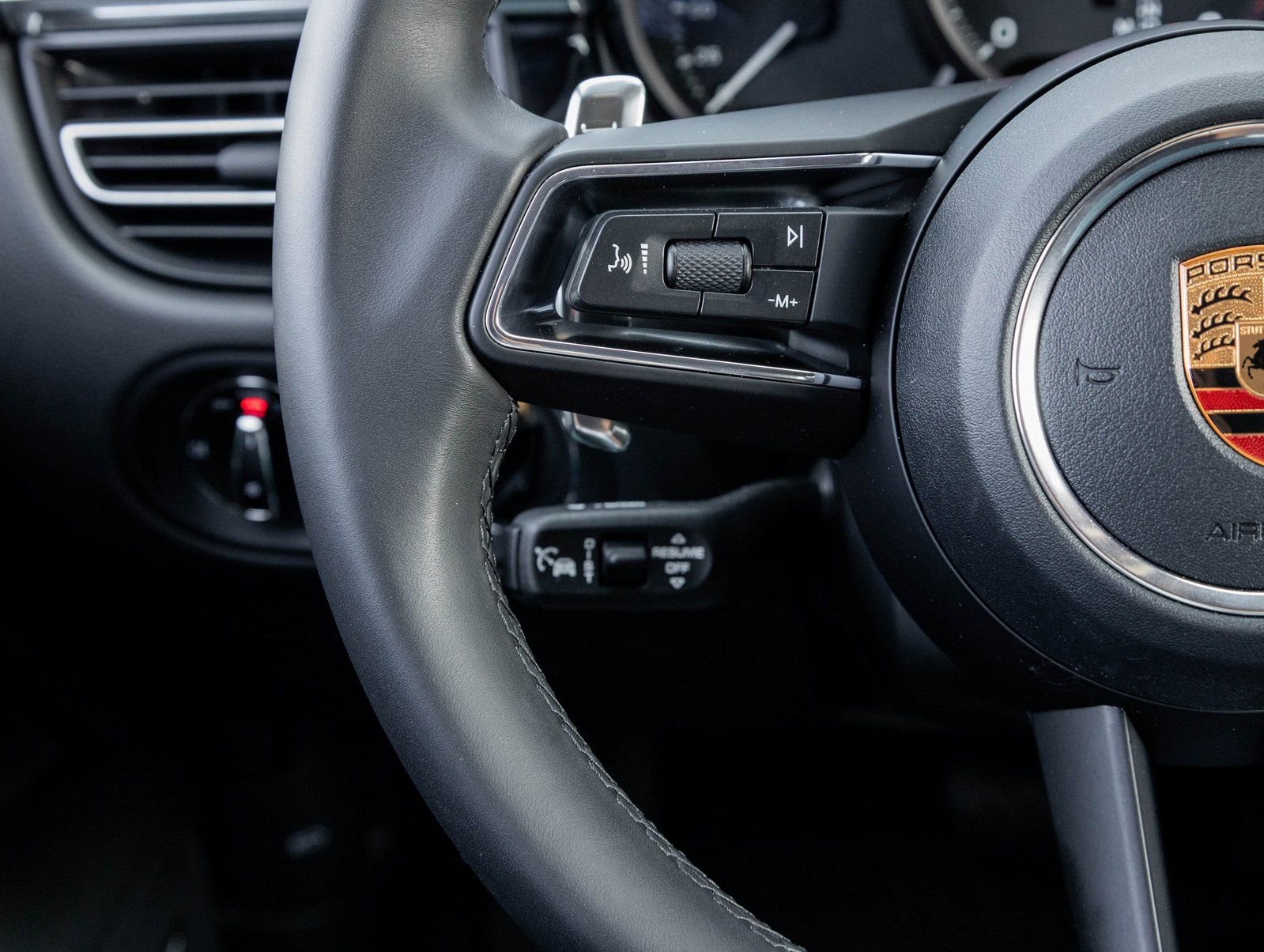 Certified 2026 Porsche Macan image 15