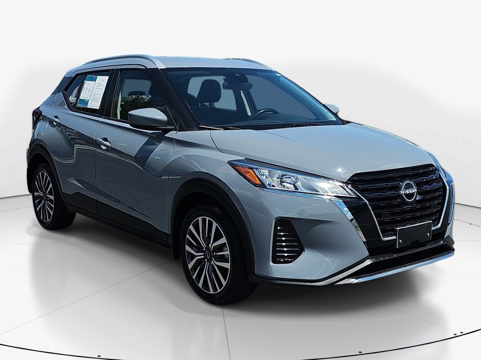 Used 2023 Nissan Kicks SV FWD image 2