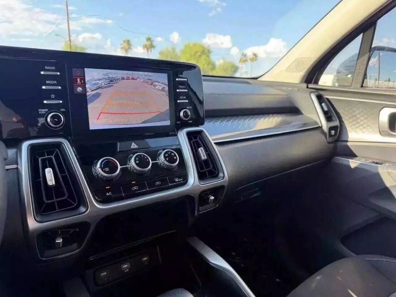 Used 2023 Kia Sorento LX image 16