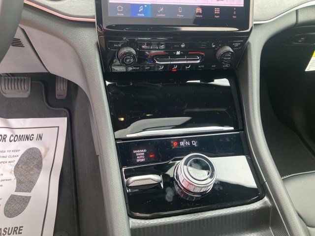 New 2025 Jeep Grand Cherokee Limited w/ Trailer Tow Package image 19