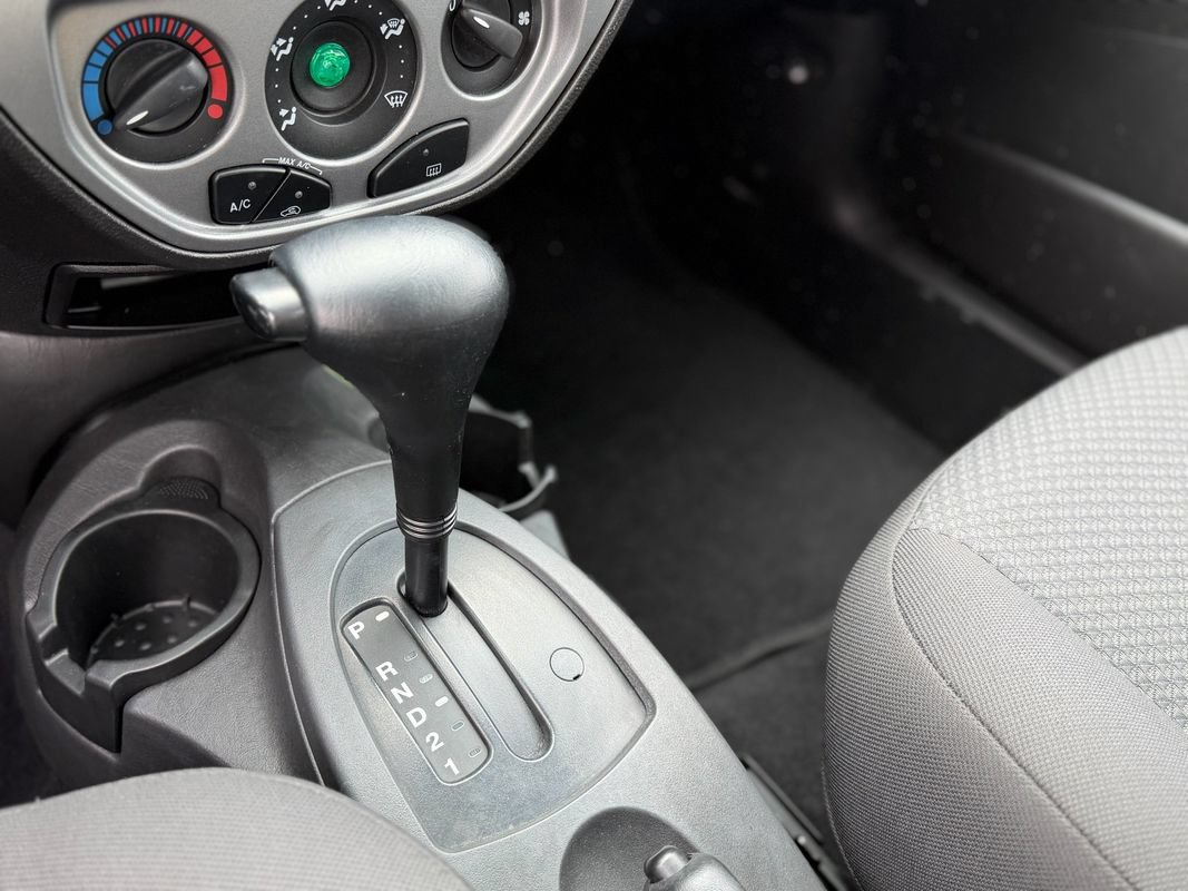 Used 2006 Ford Focus ZX5 Hatchback FWD image 18