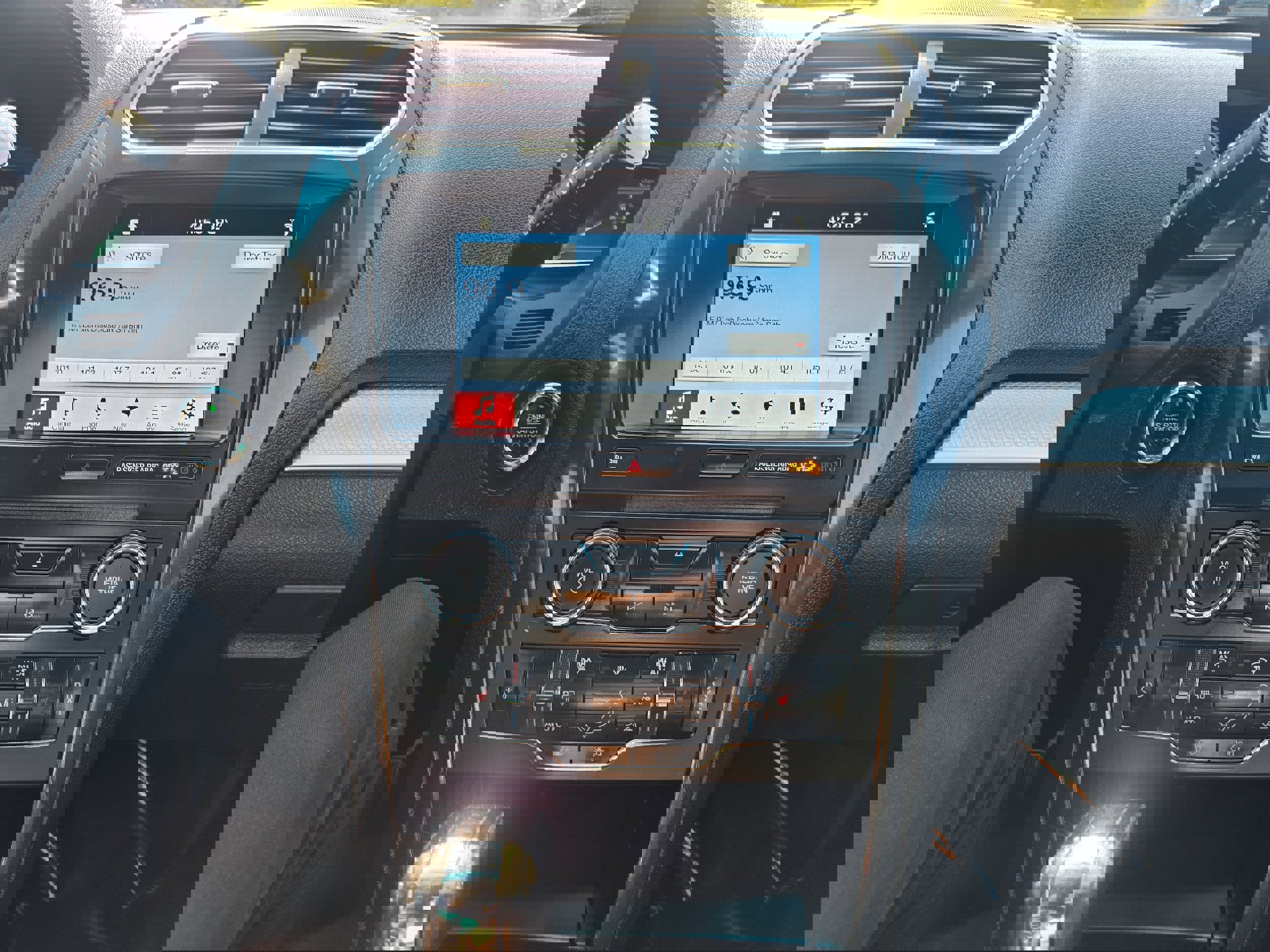 Used 2017 Ford Explorer XLT w/ Equipment Group 202A AWD/4WD image 13