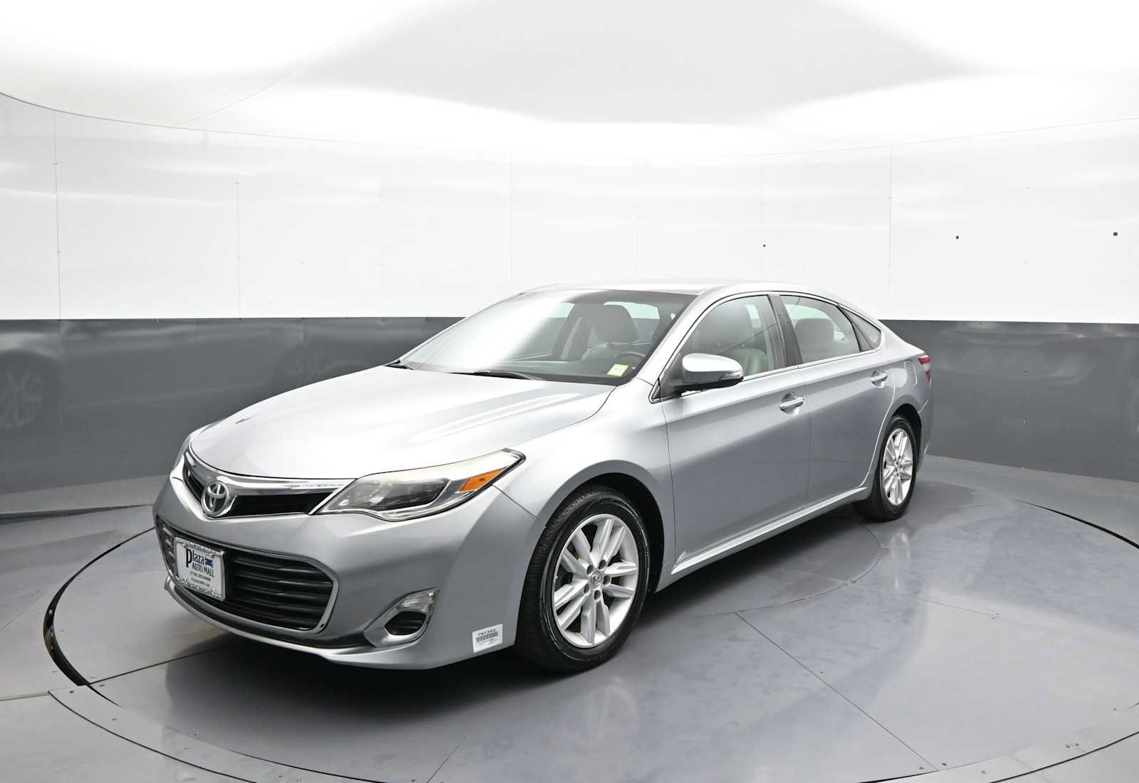 Used 2015 Toyota Avalon XLE FWD image 4