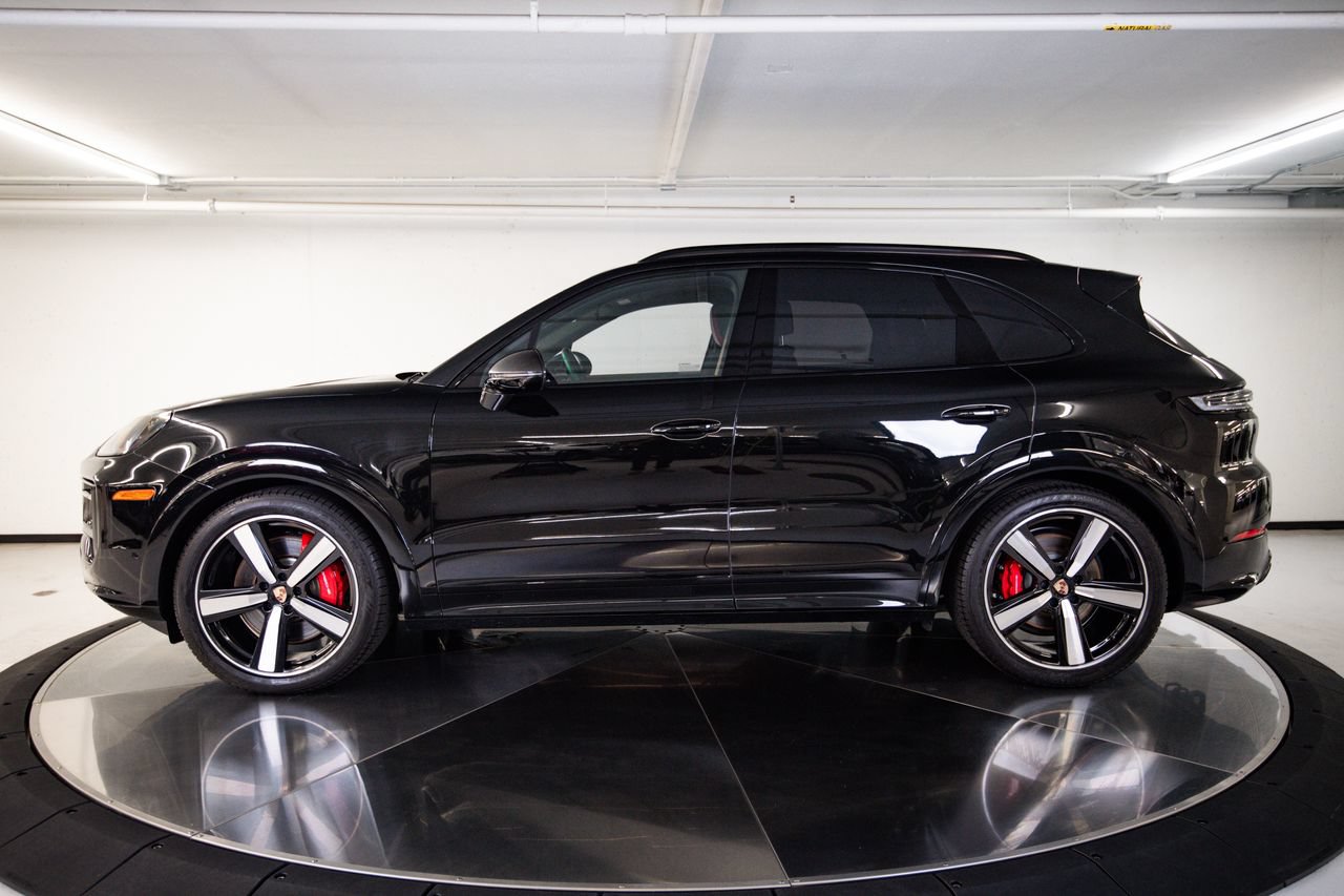 Certified 2026 Porsche Cayenne GTS AWD/4WD image 2