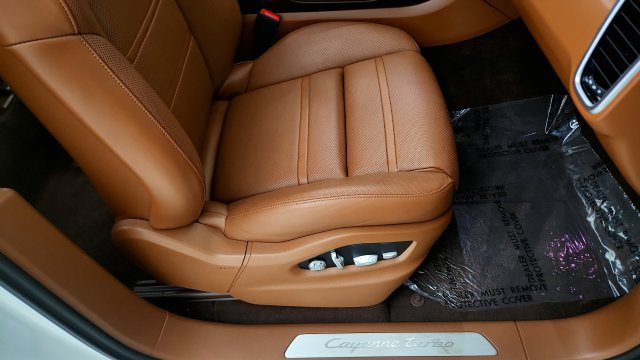 Used 2019 Porsche Cayenne Turbo AWD/4WD image 34