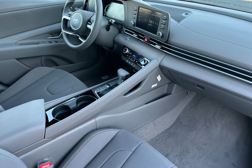 New 2026 Hyundai Elantra Hybrid FWD image 12