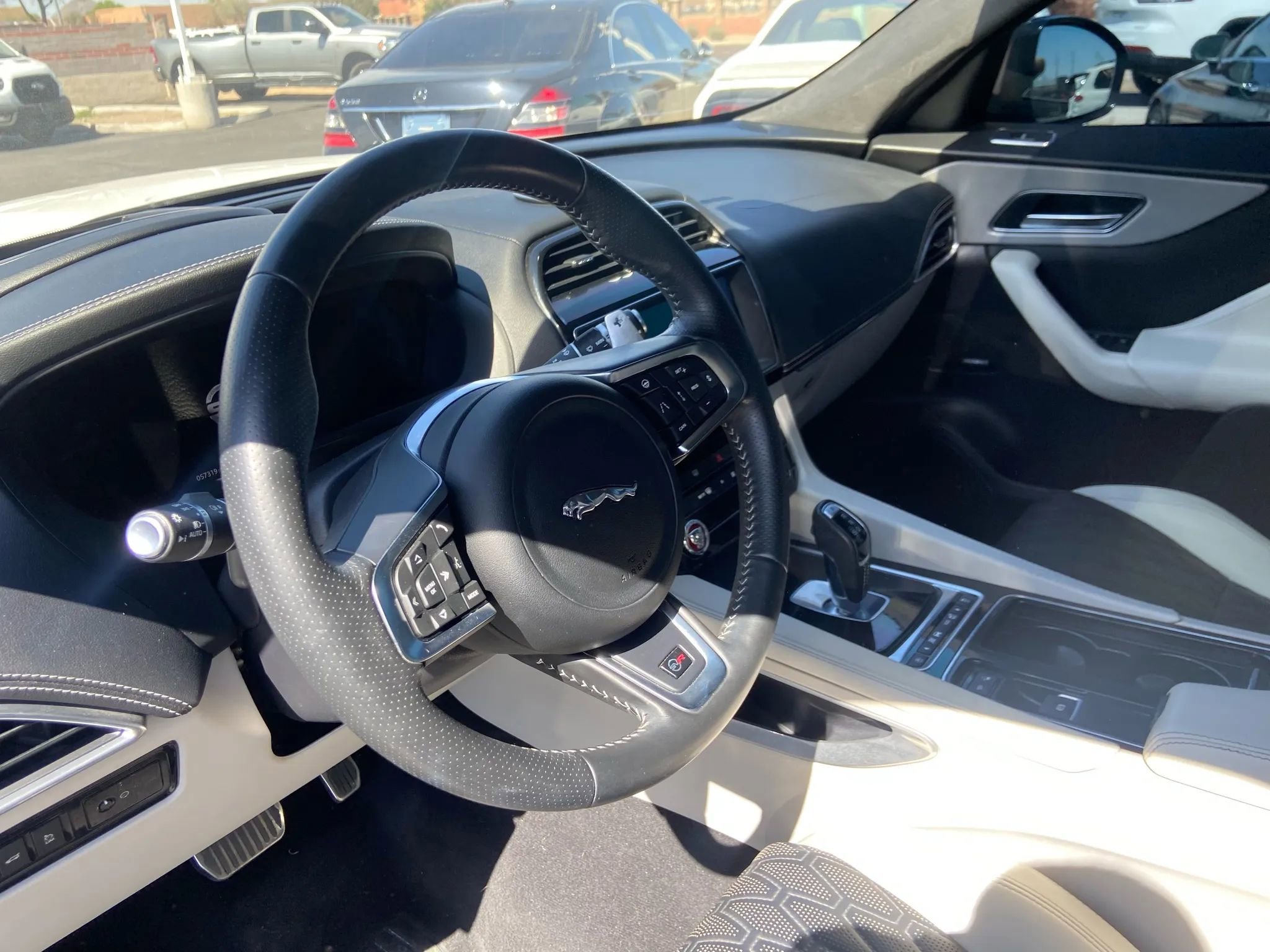 Used 2020 Jaguar F-PACE SVR image 16