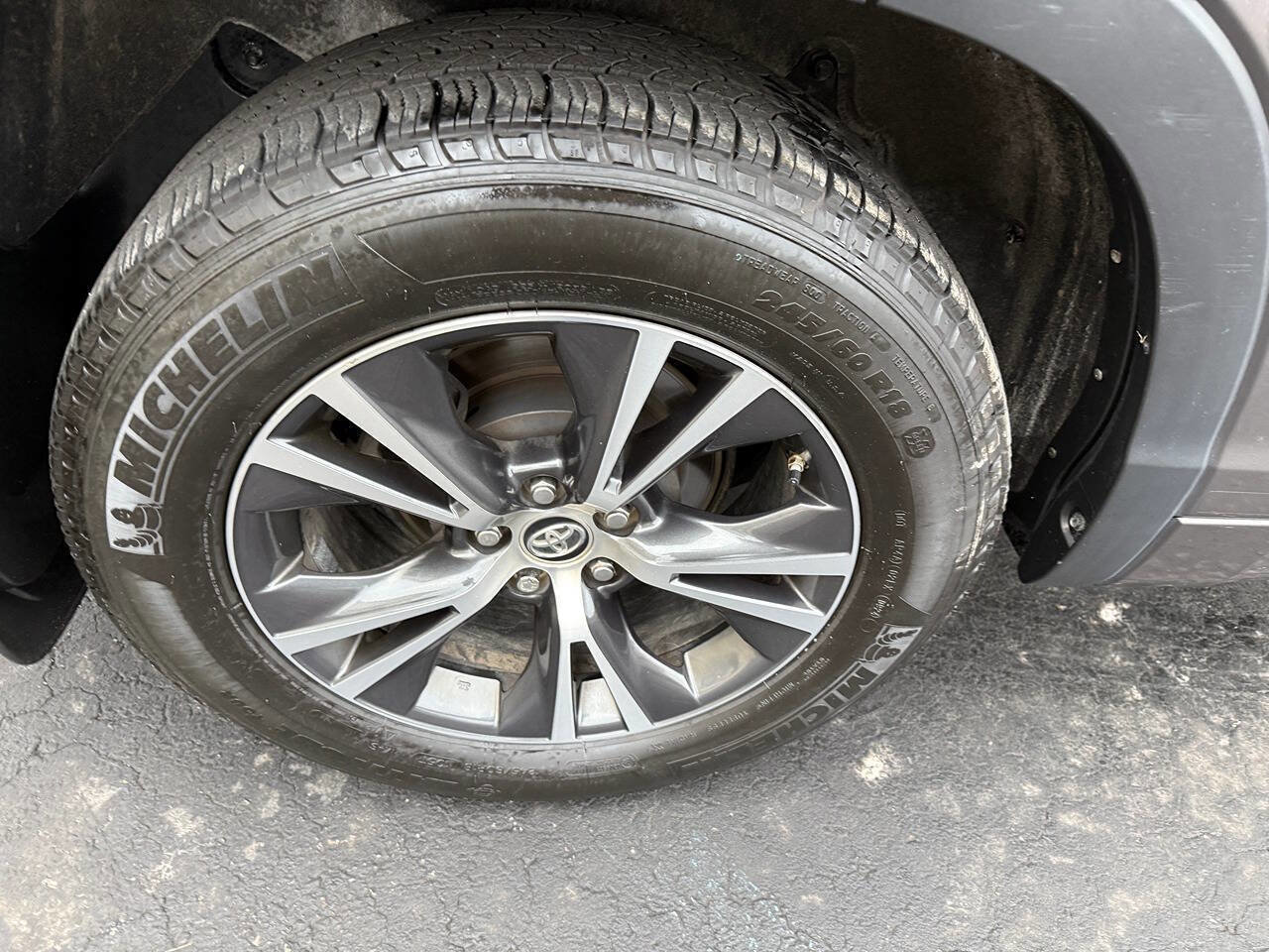 Used 2016 Toyota Highlander XLE AWD/4WD image 47