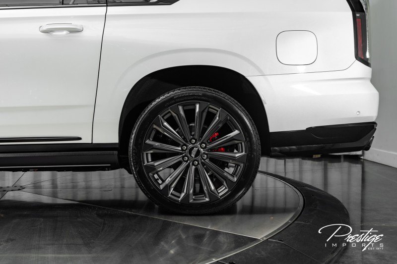 Used 2025 Cadillac Escalade ESV V image 9