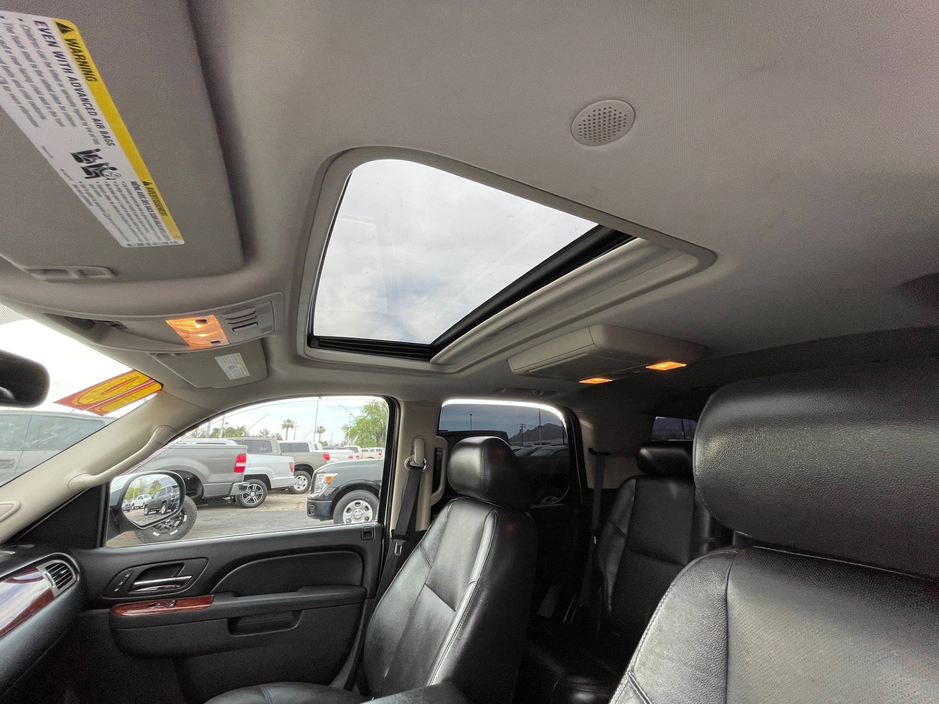 Used 2010 Chevrolet Tahoe LTZ RWD image 17