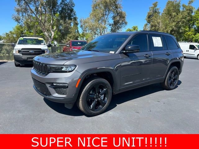Used 2025 Jeep Grand Cherokee Limited w/ Luxury Tech Group II image 3