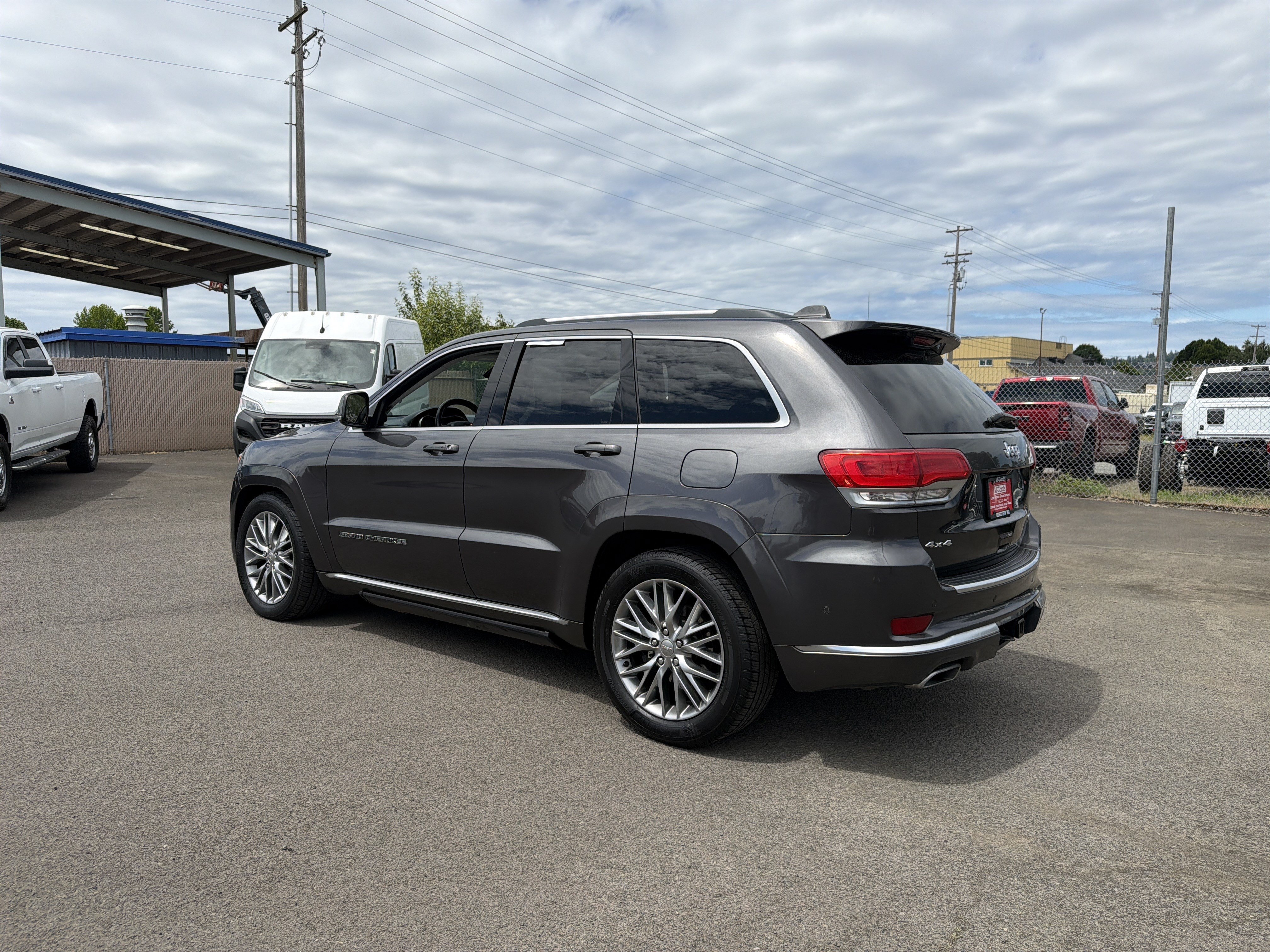 Used 2017 Jeep Grand Cherokee Summit AWD/4WD image 3