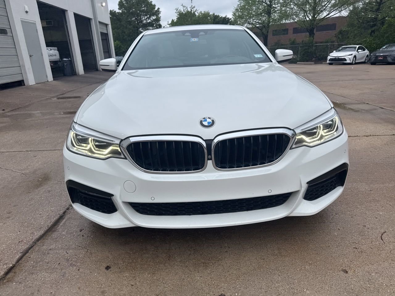 Used 2017 BMW 540i image 2