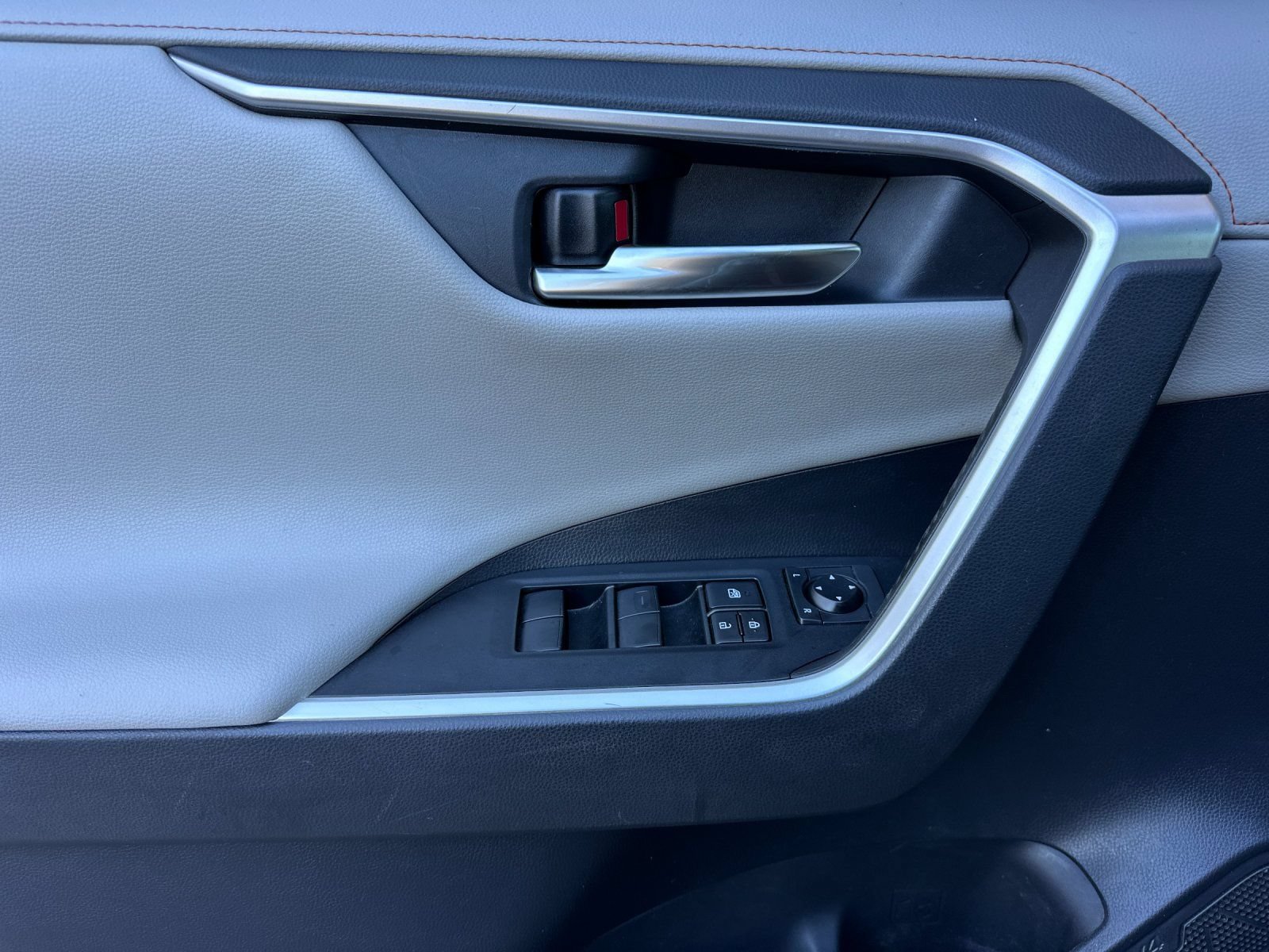Used 2019 Toyota RAV4 Adventure w/ Advanced Technology Package AWD/4WD image 10
