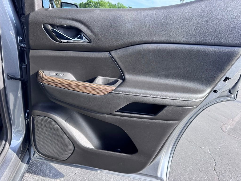 Used 2022 GMC Acadia SLE FWD image 24