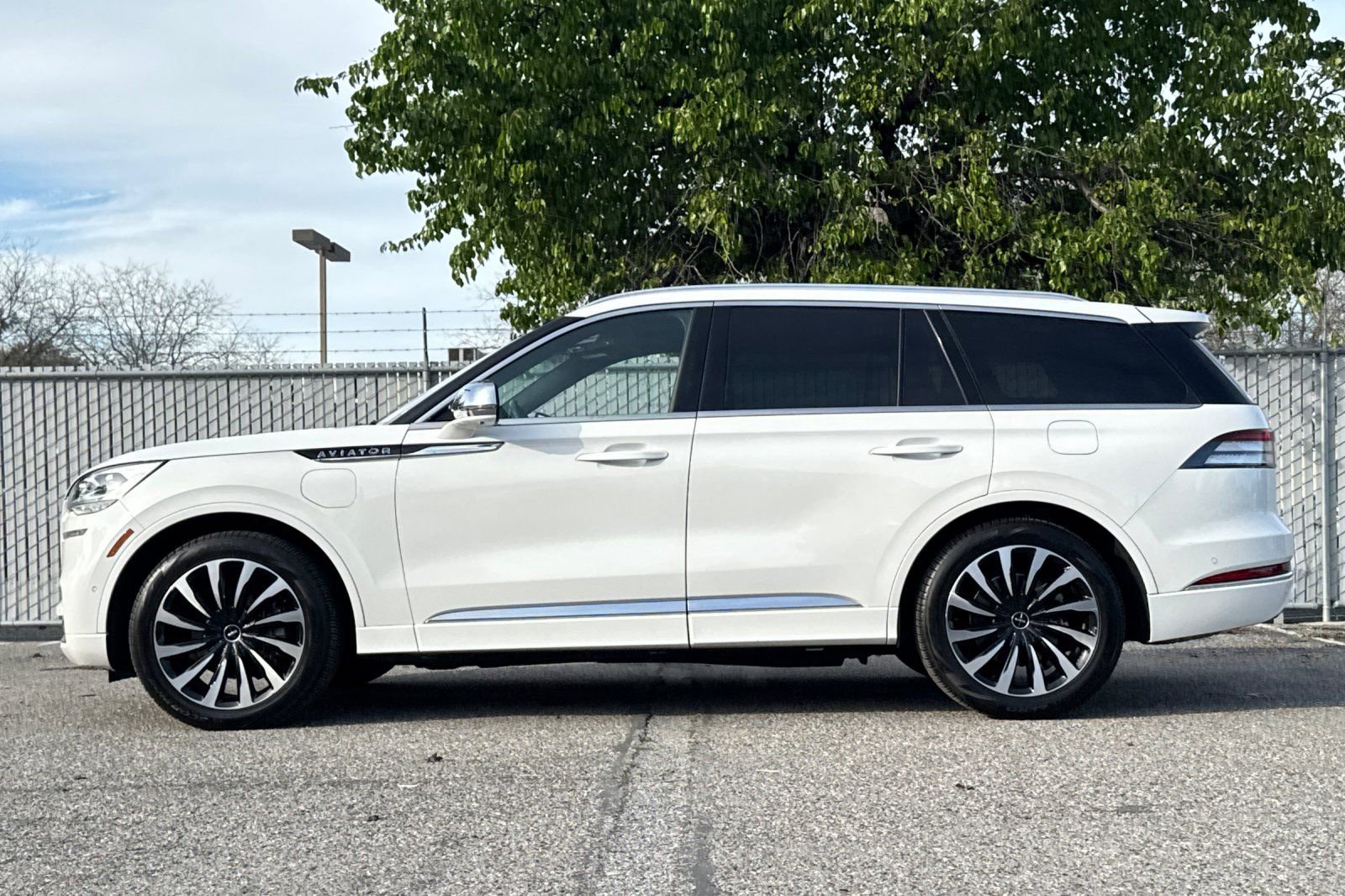 Certified 2022 Lincoln Aviator Black Label Grand Touring w/ Class IV Trailer Tow Package image 7