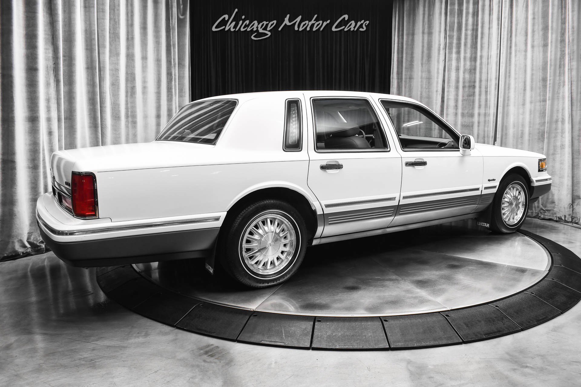 Used 1997 Lincoln Town Car Signature image 5