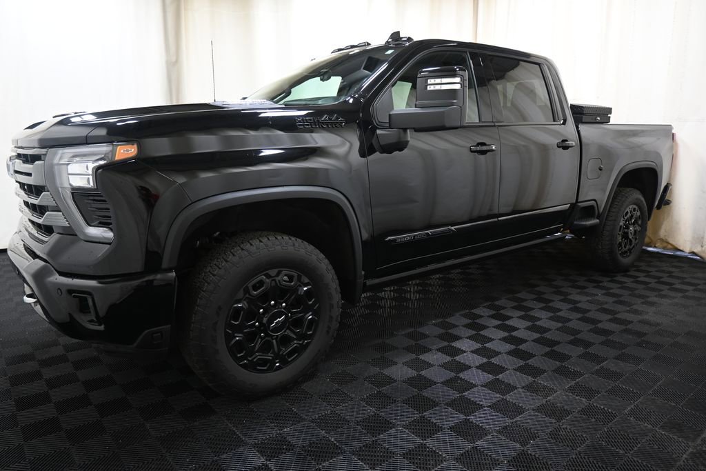 Used 2024 Chevrolet Silverado 3500 High Country w/ Technology Package AWD/4WD image 7