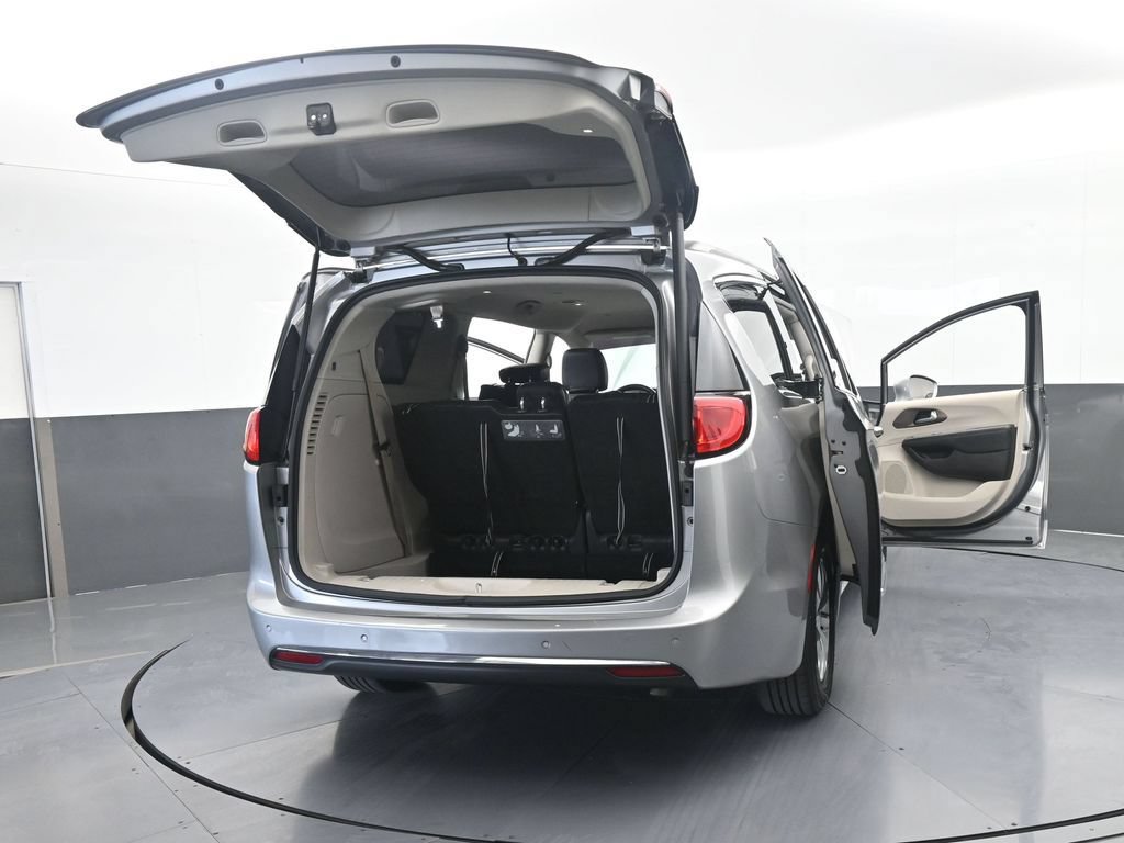 Used 2017 Chrysler Pacifica Touring-L FWD image 74