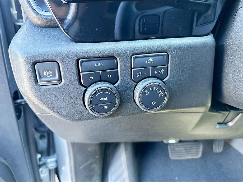 Used 2025 Chevrolet Silverado 1500 LT image 26