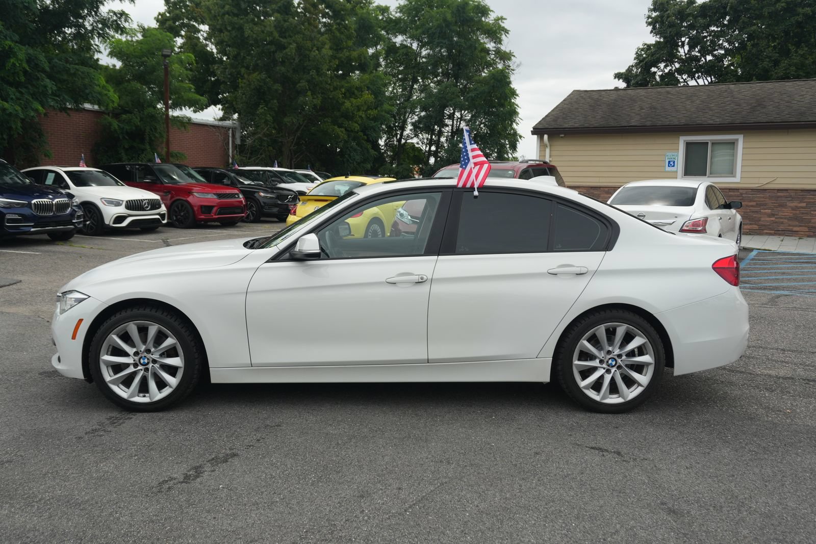 Used 2018 BMW 320i xDrive Sedan w/ Convenience Package AWD/4WD image 8