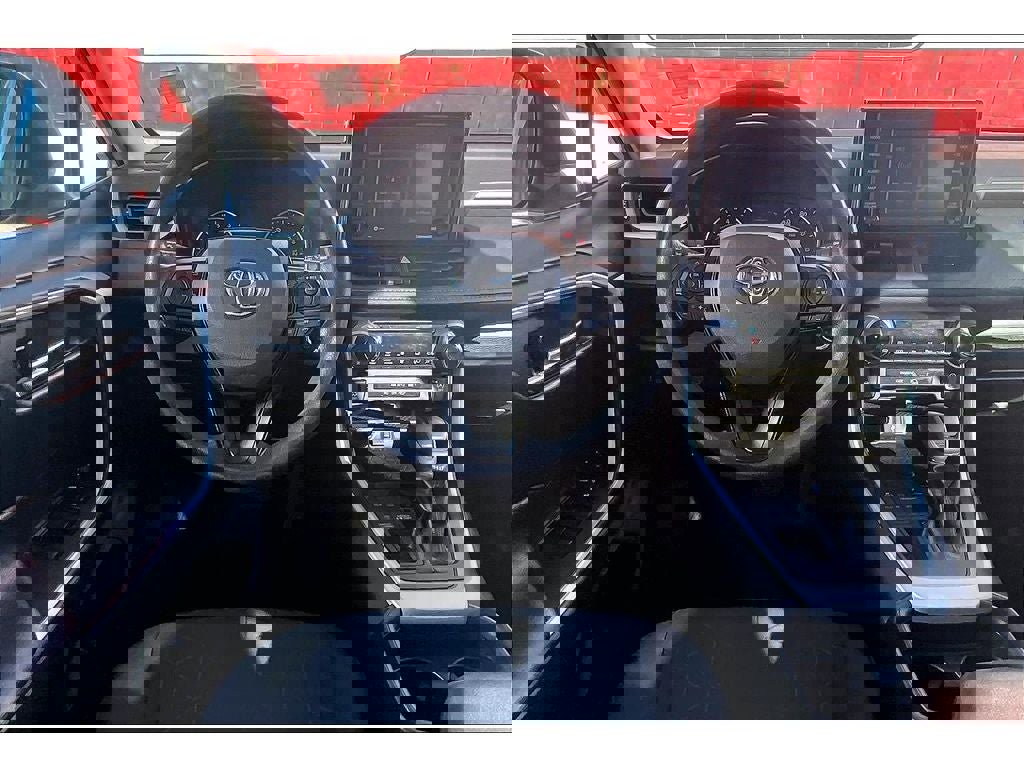 Used 2021 Toyota RAV4 XLE w/ Convenience Package image 6