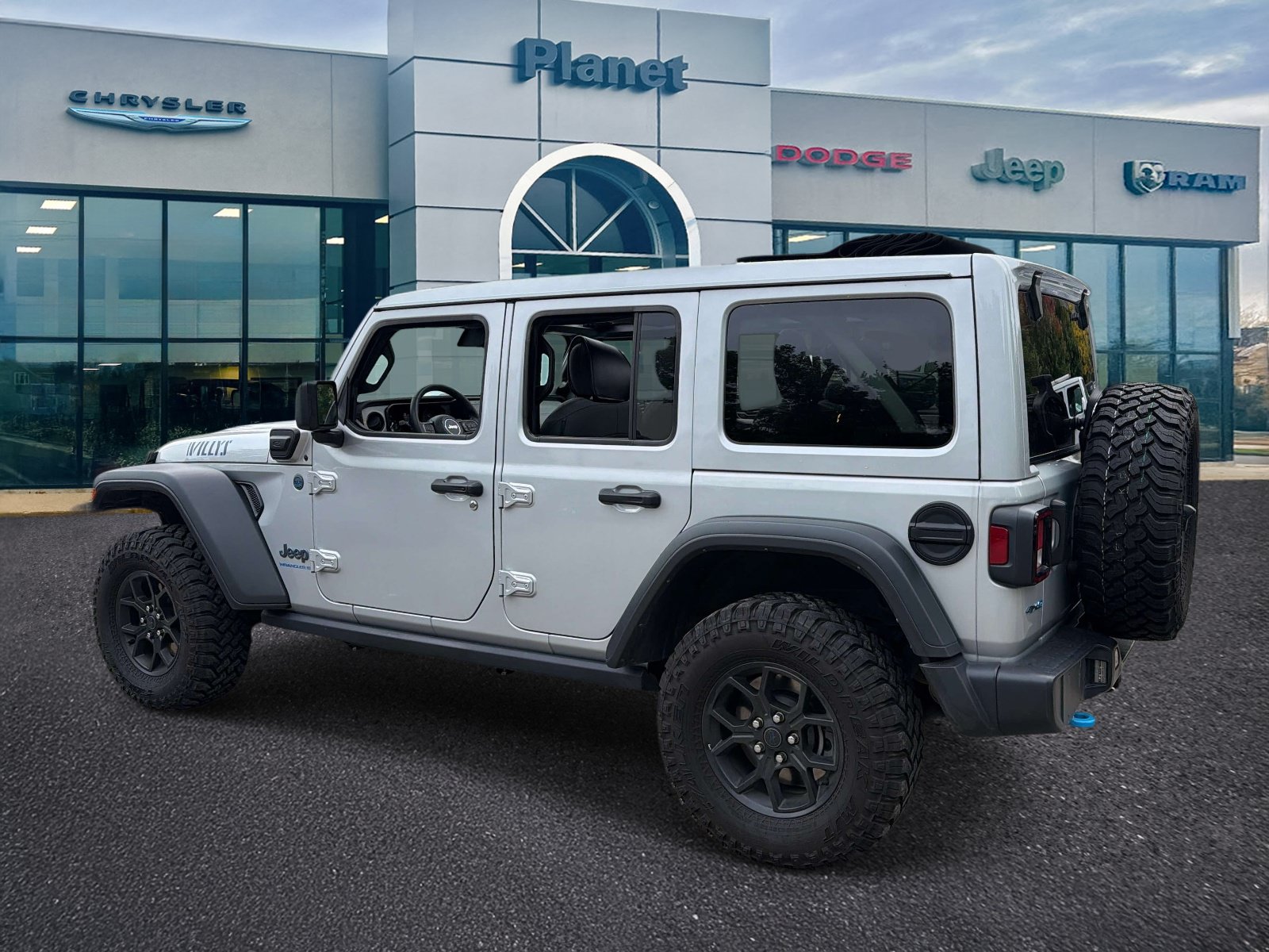 Used 2024 Jeep Wrangler Unlimited AWD/4WD image 3