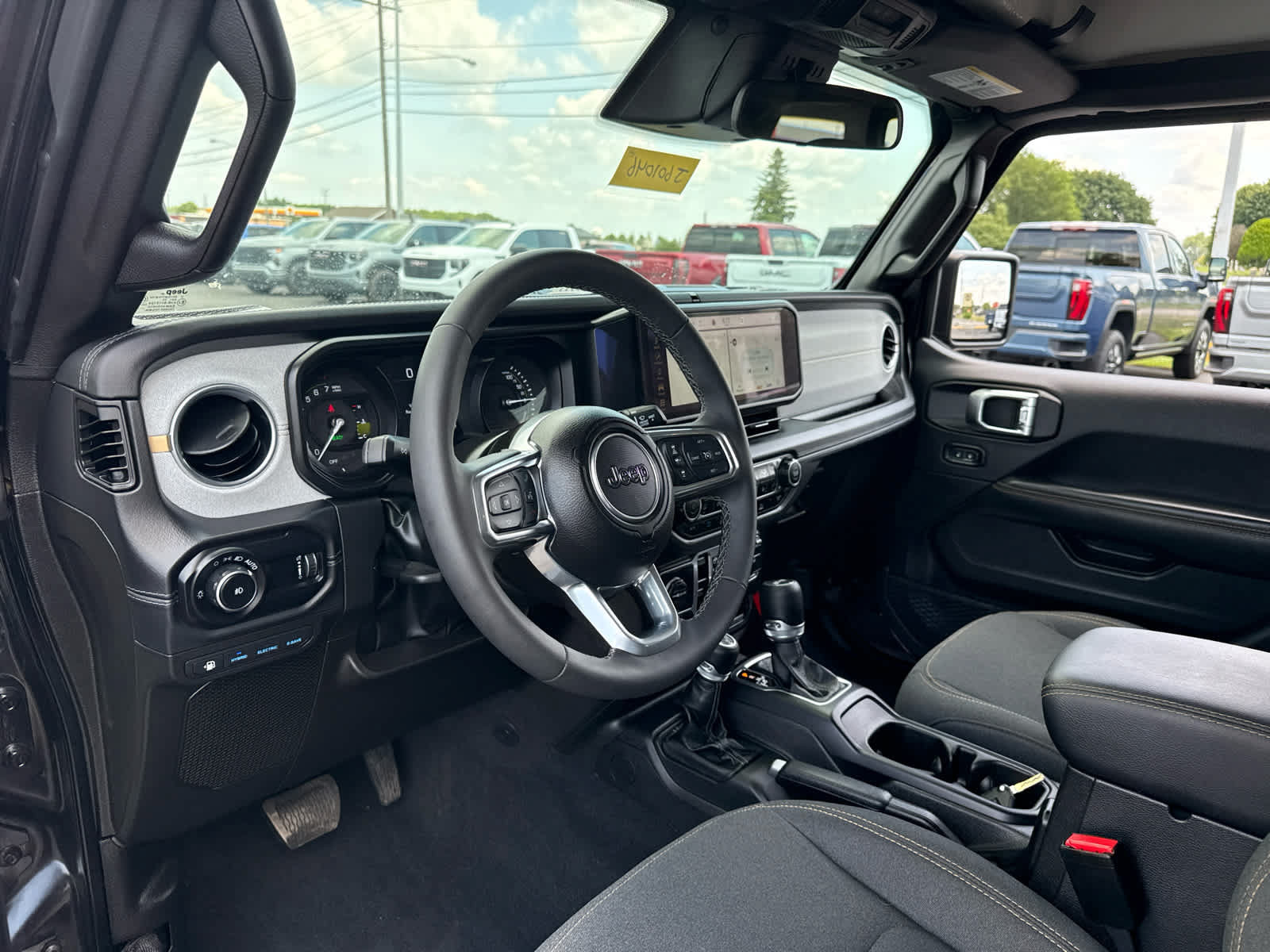 Used 2025 Jeep Wrangler Unlimited Sahara AWD/4WD image 13