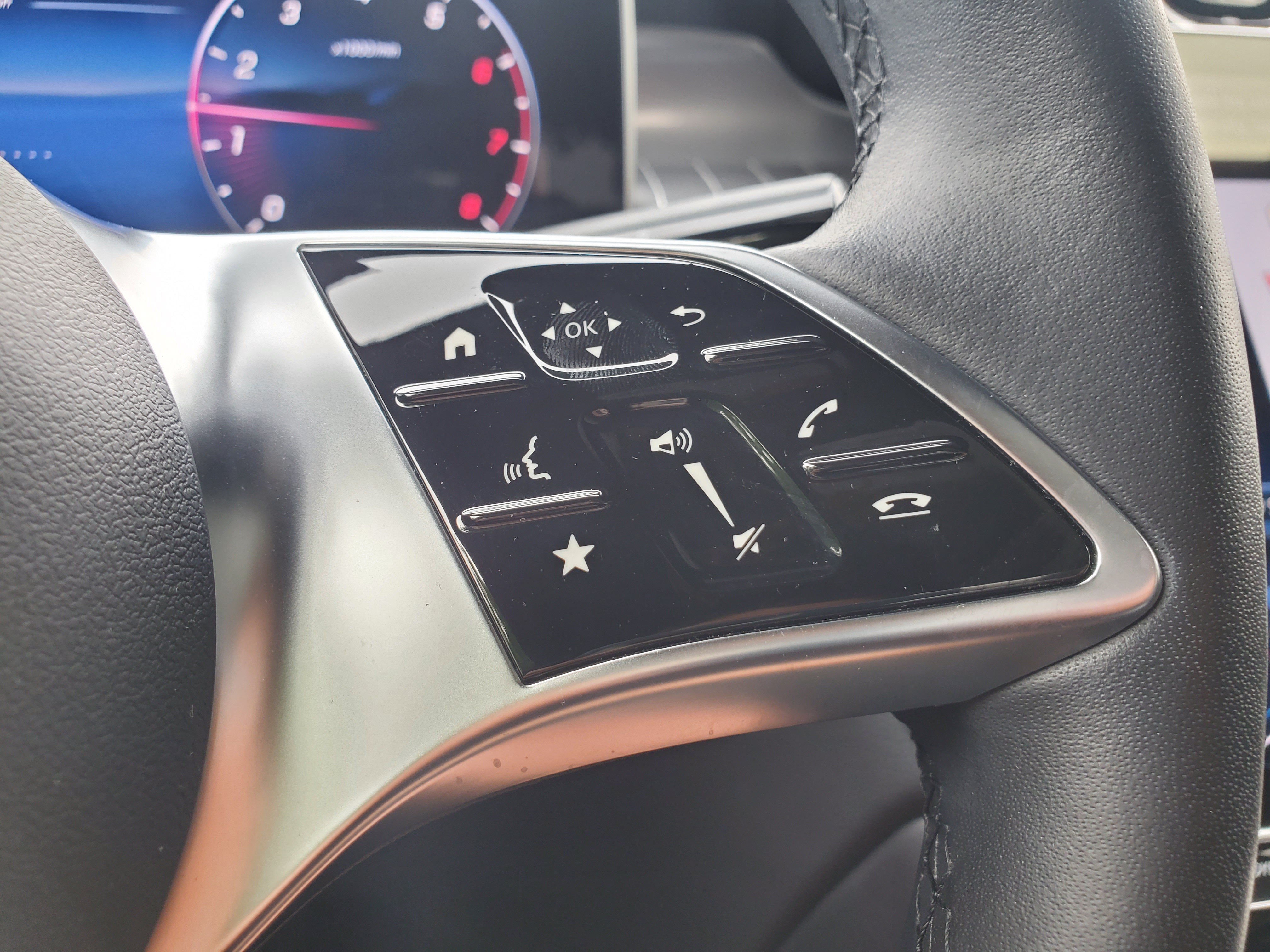 Used 2025 Mercedes-Benz GLC 300 image 13