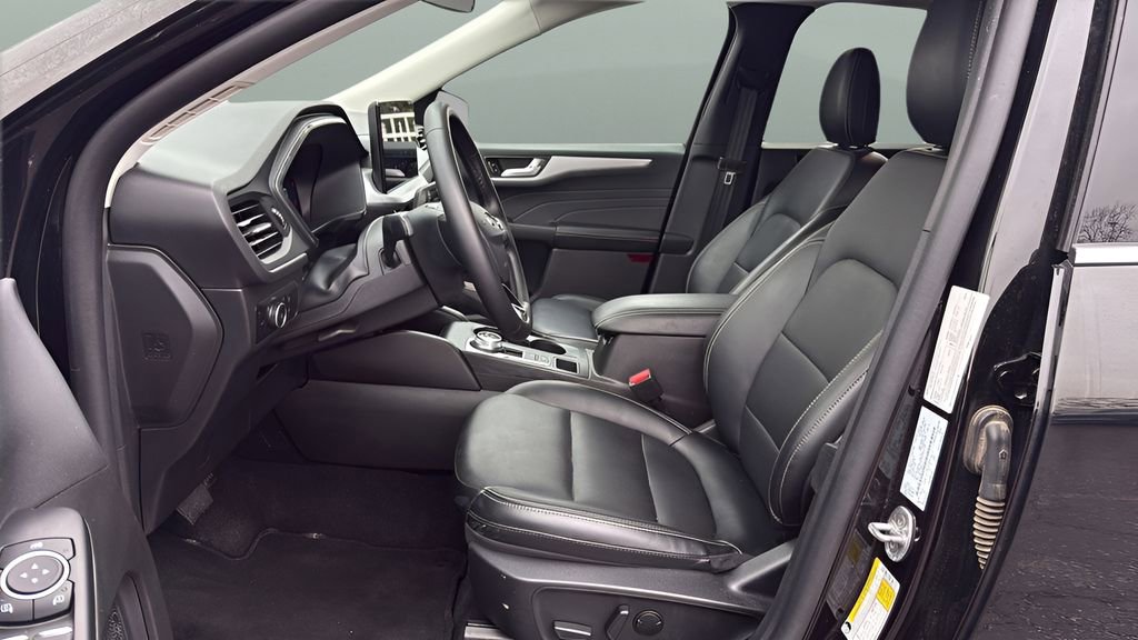 Used 2025 Ford Escape Platinum image 32