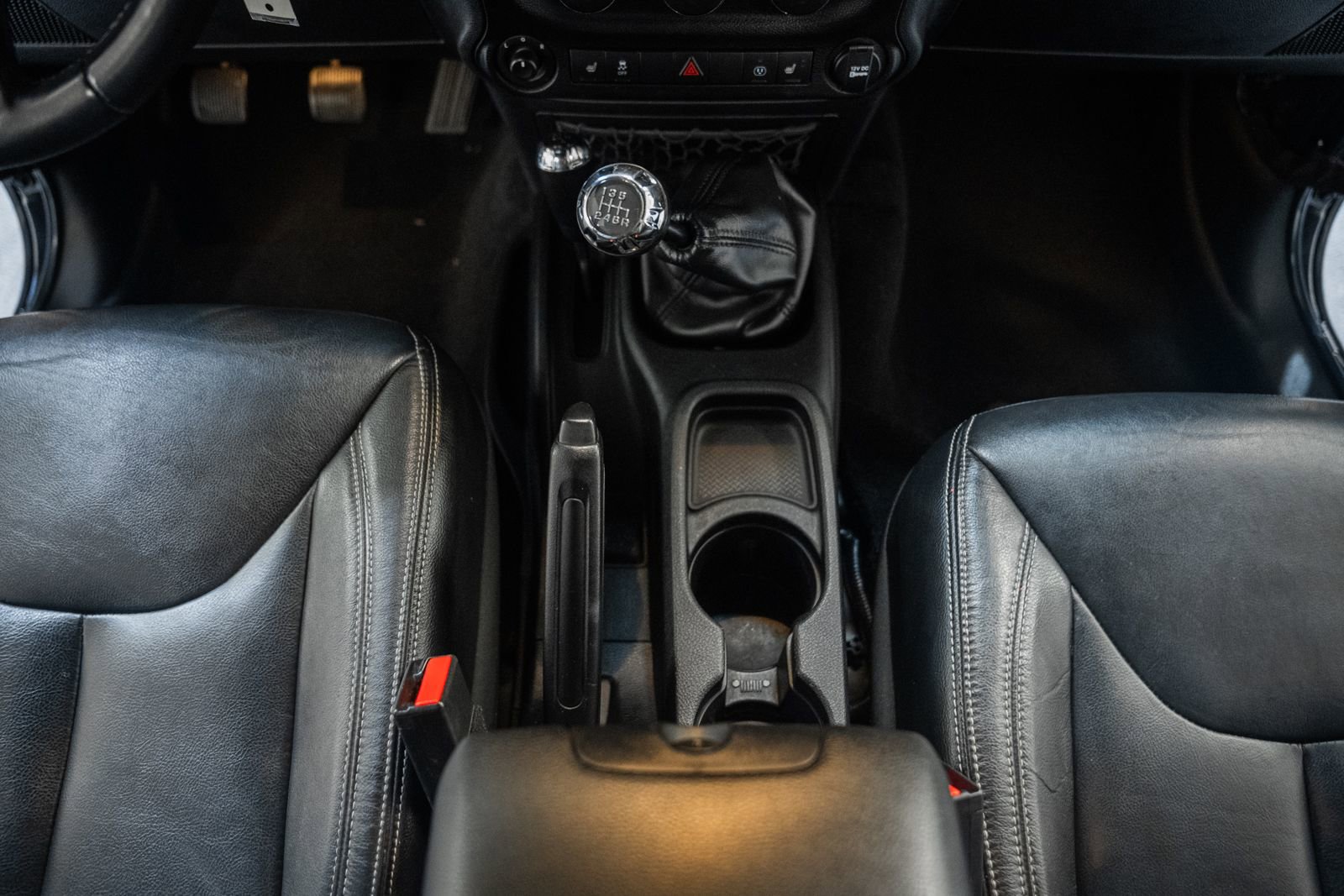 Used 2017 Jeep Wrangler Unlimited Rubicon w/ Connectivity Group image 35