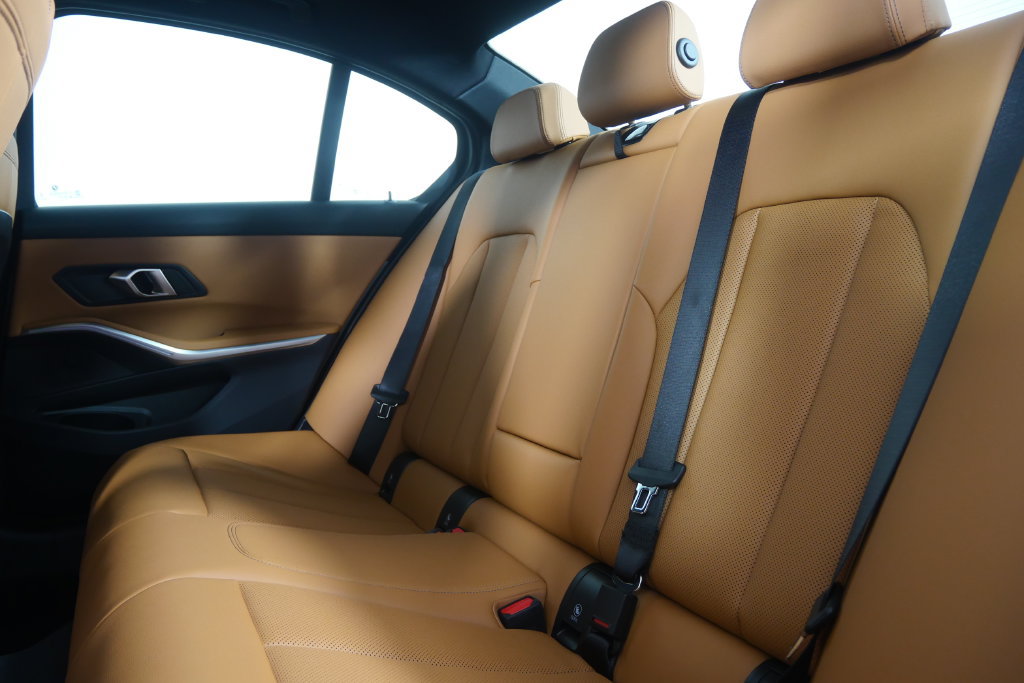 New 2026 BMW 330i Sedan w/ M Sport Package RWD image 16