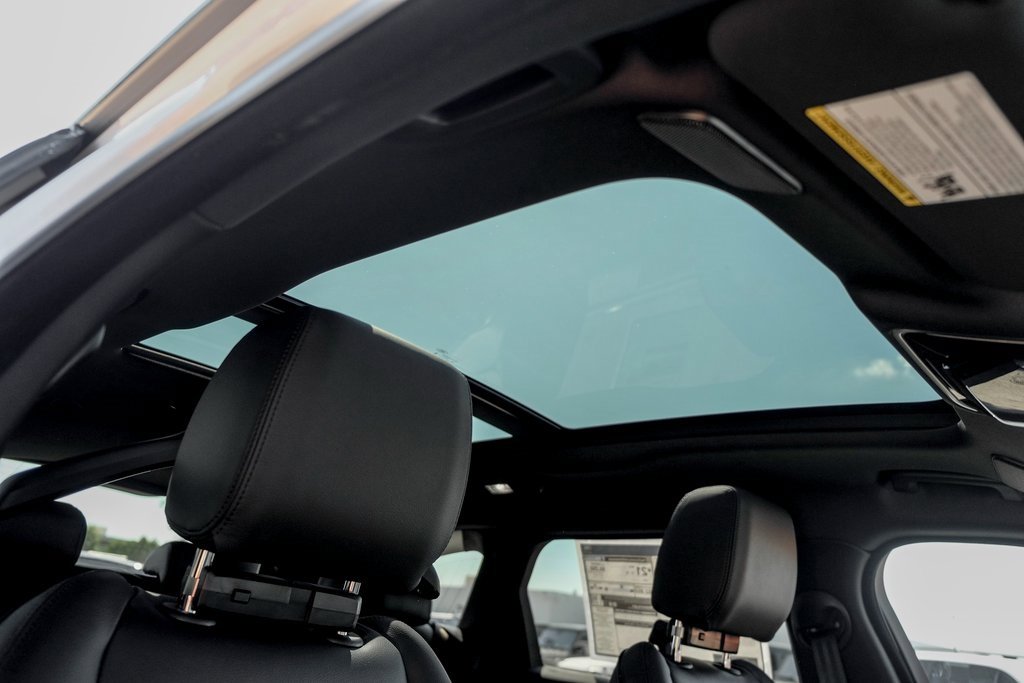 New 2026 Land Rover Range Rover Velar Dynamic SE image 23