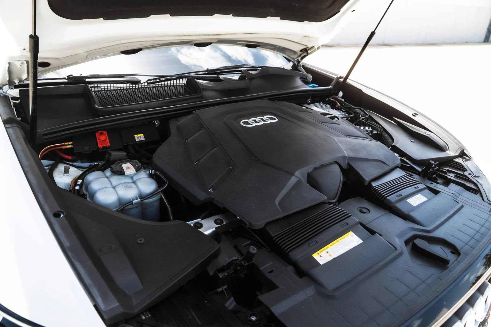 Used 2020 Audi Q8 Premium Plus AWD/4WD image 31