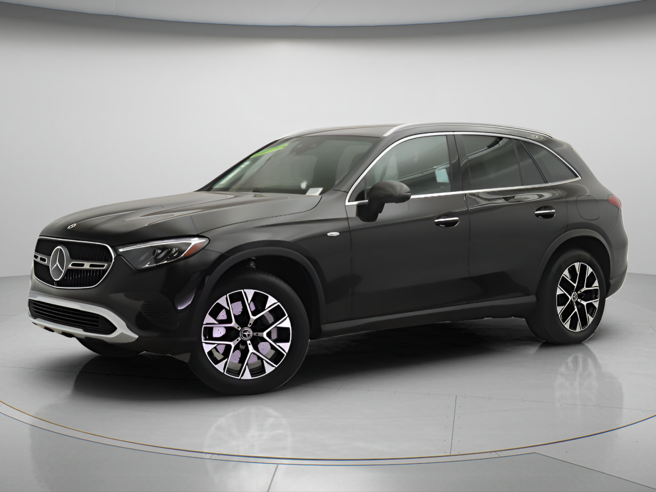 Used 2025 Mercedes-Benz GLC 350e 4MATIC image 3
