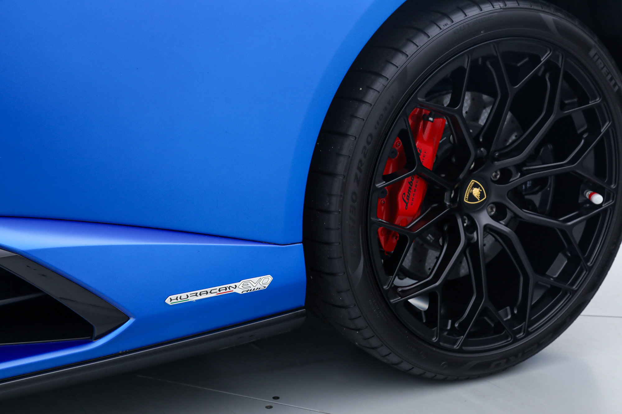 Used 2021 Lamborghini Huracan EVO RWD image 15