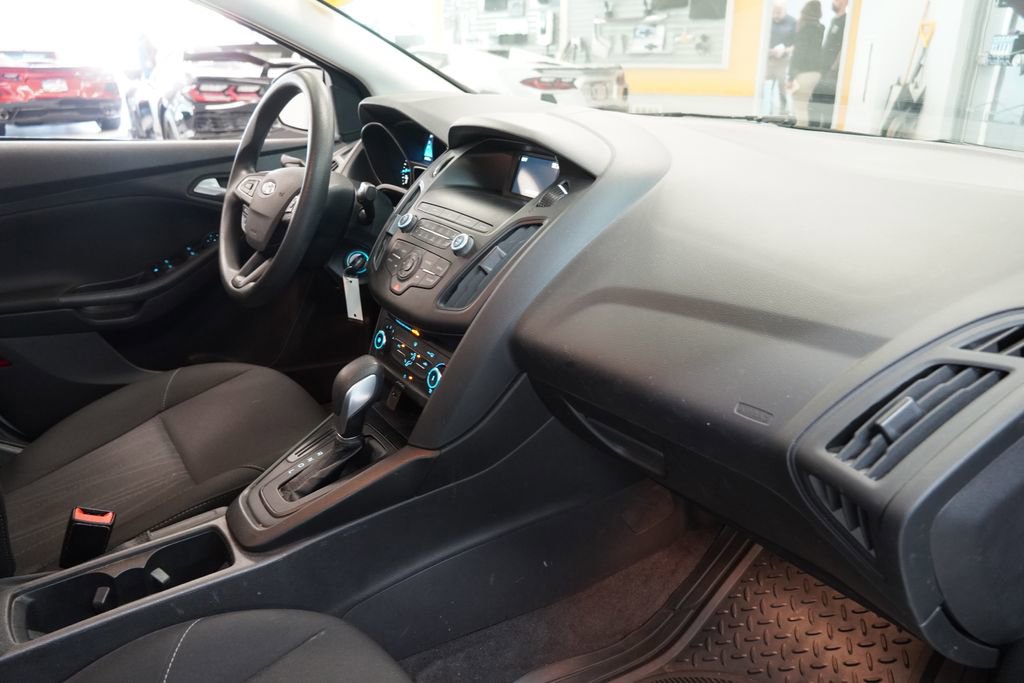 Used 2018 Ford Focus SE FWD image 24