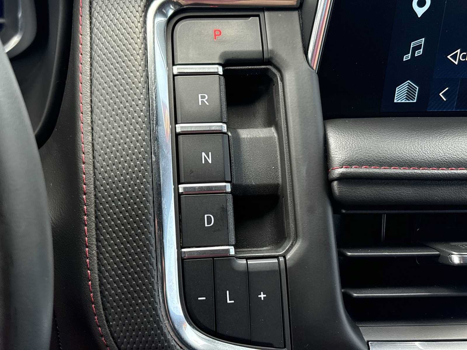 Used 2023 Chevrolet Tahoe RST AWD/4WD image 15