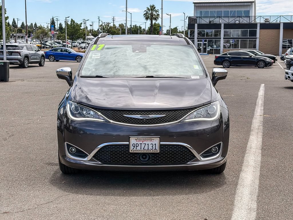 Used 2017 Chrysler Pacifica Limited w/ UConnect Theater Package FWD image 6