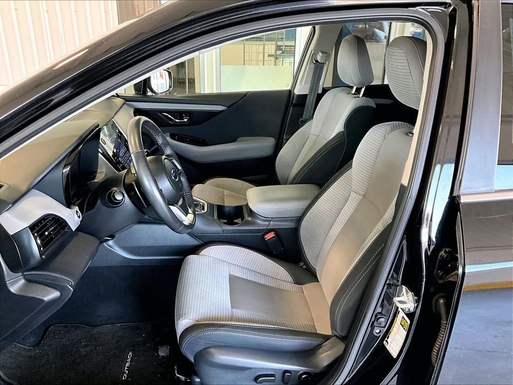 Used 2025 Subaru Outback Premium AWD/4WD image 10