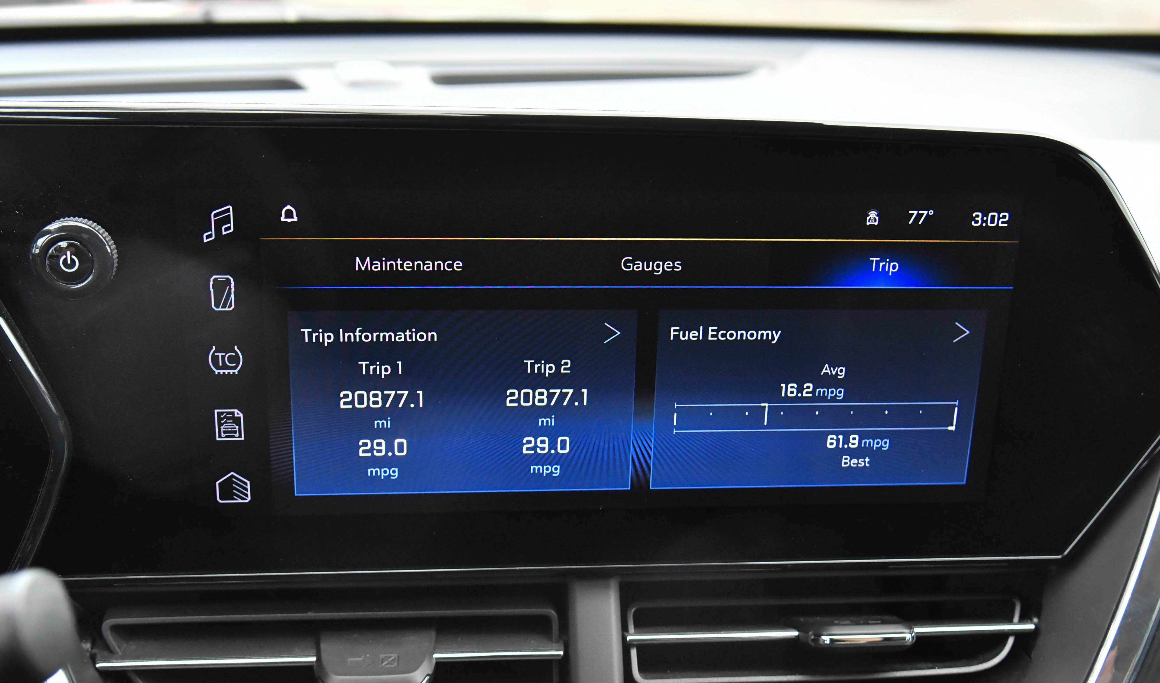 Used 2025 Chevrolet Trax LT FWD image 19