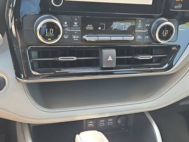 Used 2023 Toyota Highlander LE FWD image 21