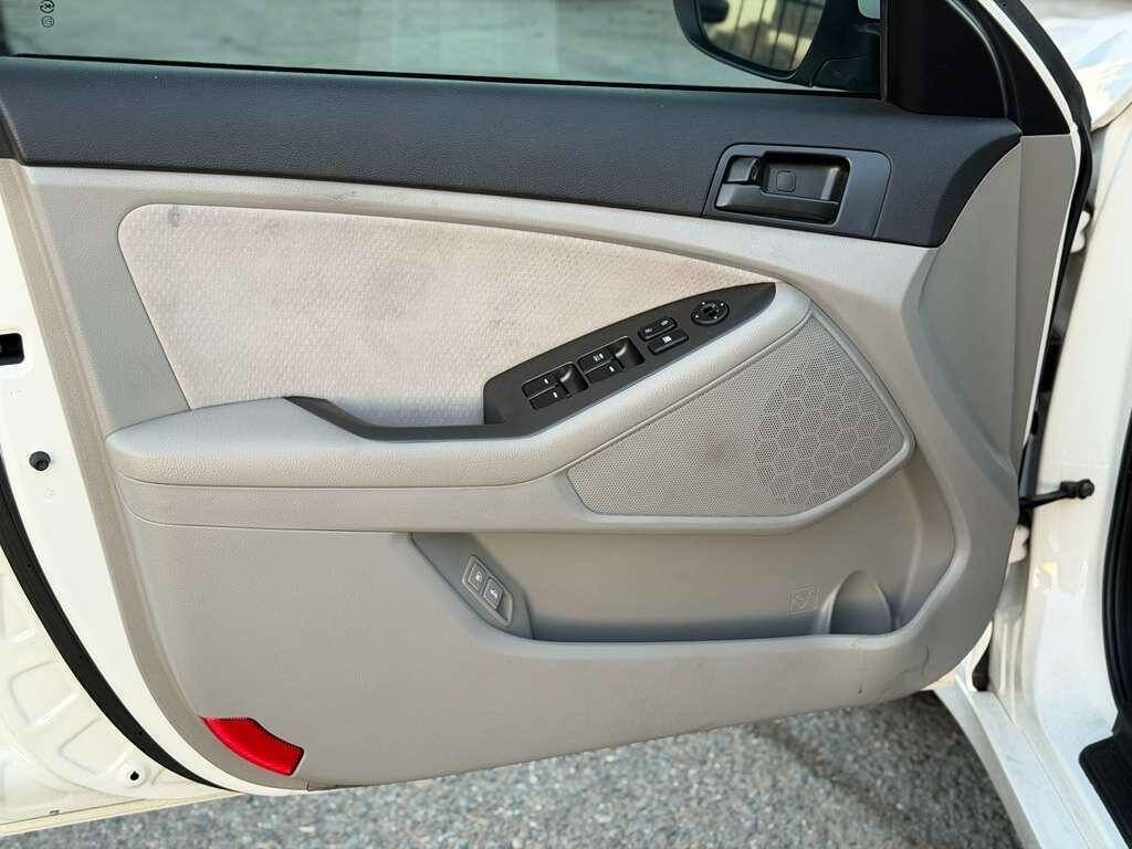 Used 2011 Kia Optima LX image 9