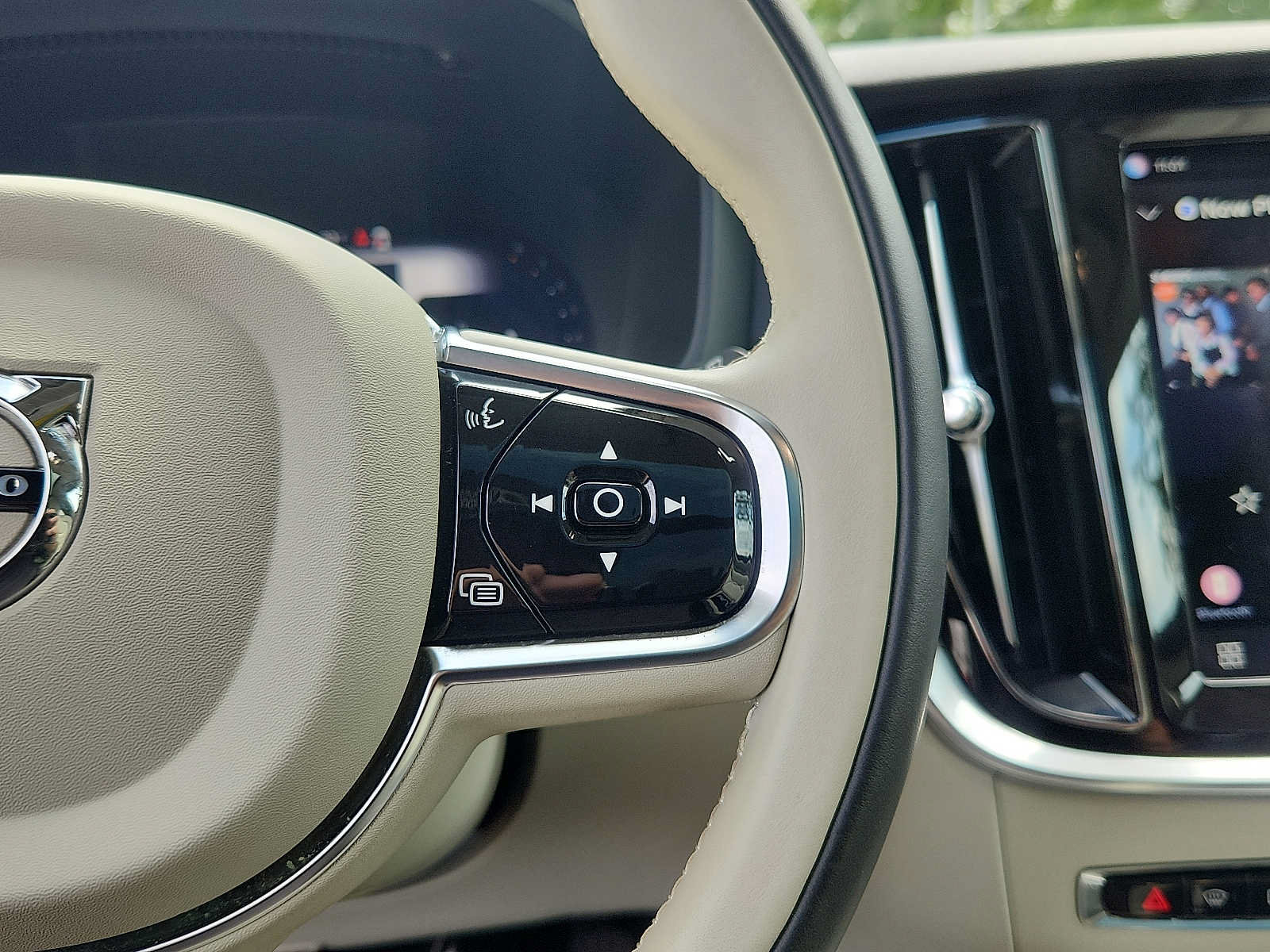 Certified 2024 Volvo V60 B5 Cross Country Plus w/ Protection Package Premier AWD/4WD image 20