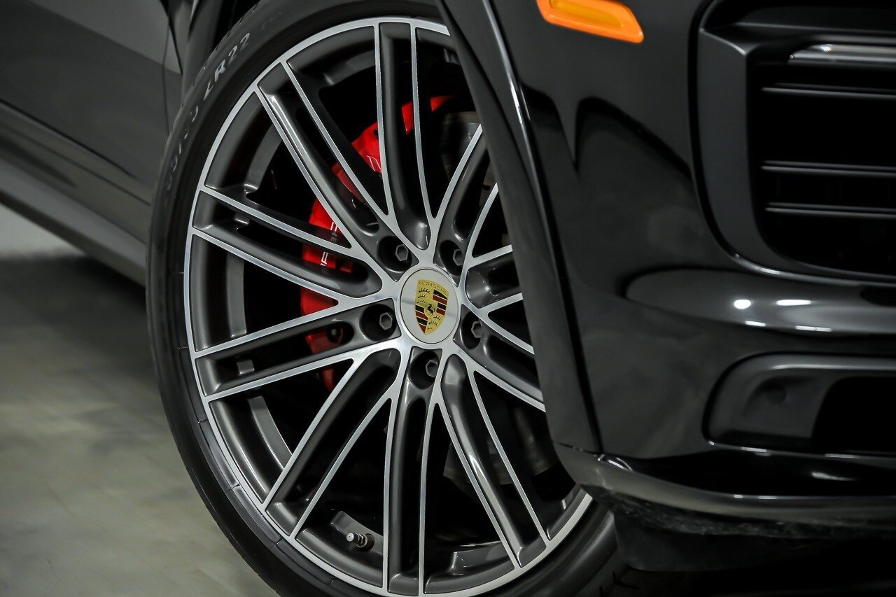 Used 2023 Porsche Cayenne GTS AWD/4WD image 4
