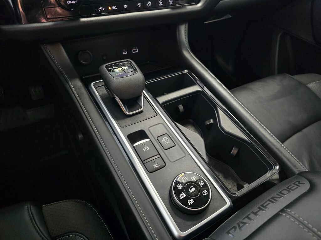 Used 2025 Nissan Pathfinder SL w/ SL Premium Package image 34