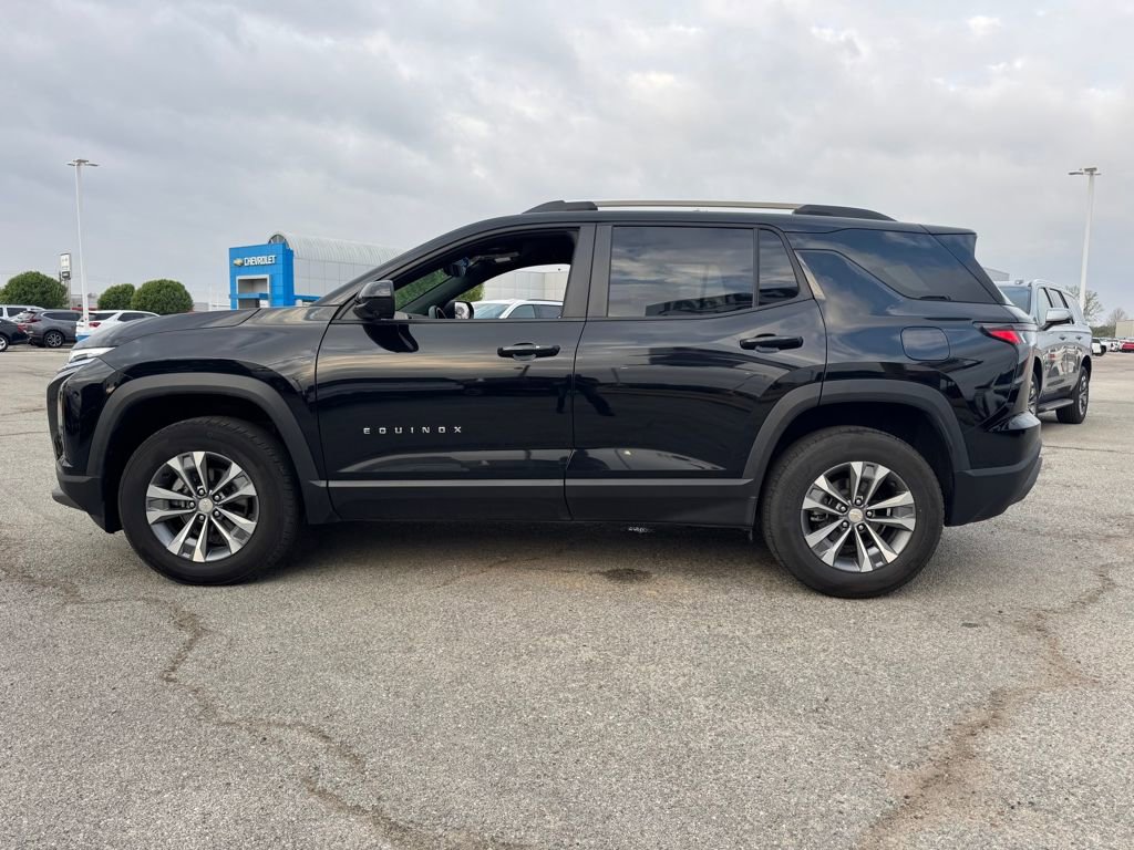 Used 2025 Chevrolet Equinox LT w/ Convenience Package II image 3