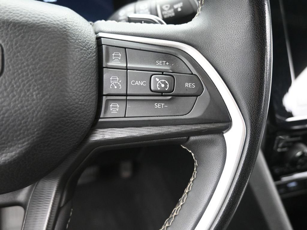 Used 2024 Jeep Grand Cherokee Laredo image 31