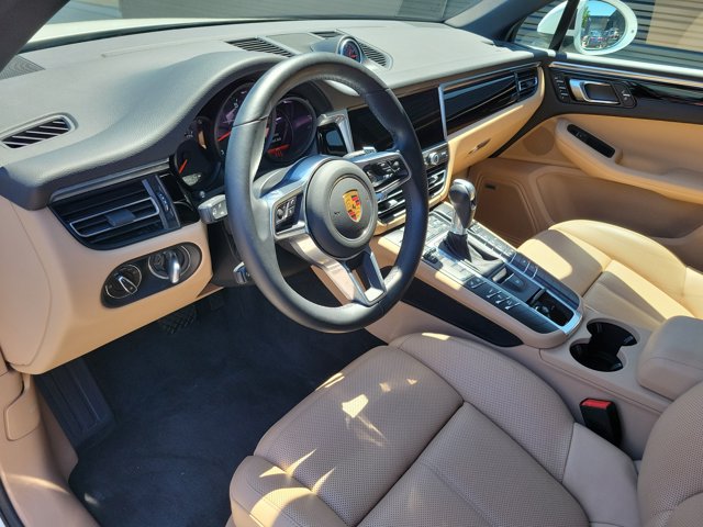 Certified 2021 Porsche Macan AWD/4WD image 23