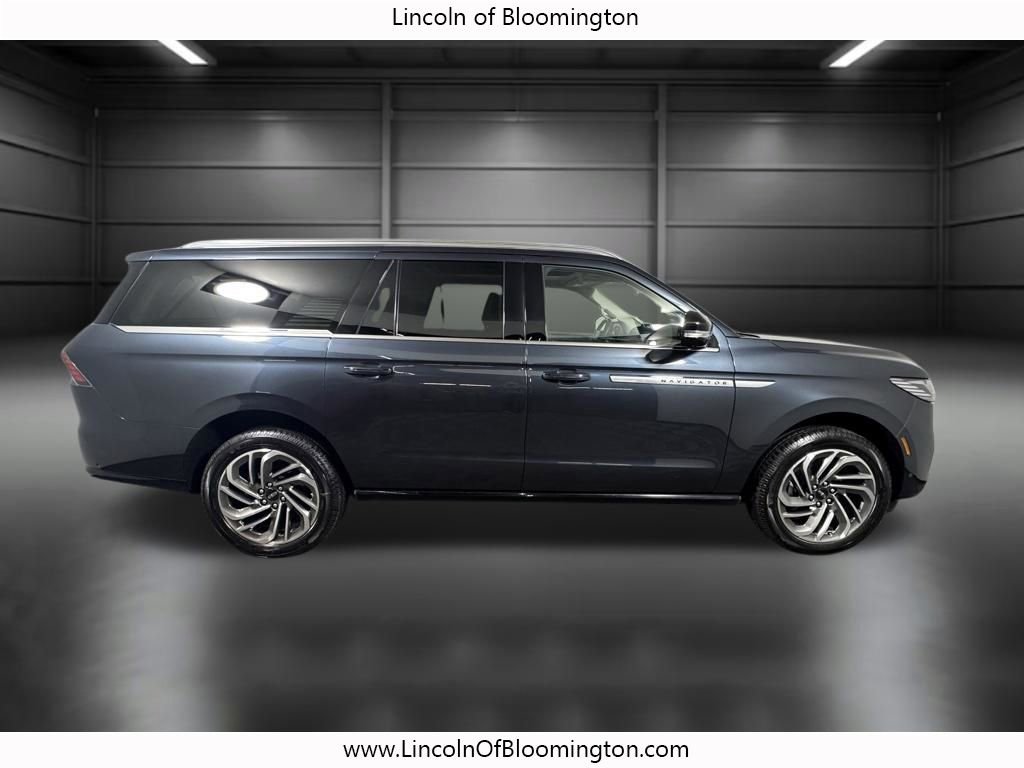 Used 2025 Lincoln Navigator L Reserve image 8